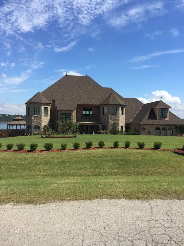 Custom home roofed by Hanlon Construction